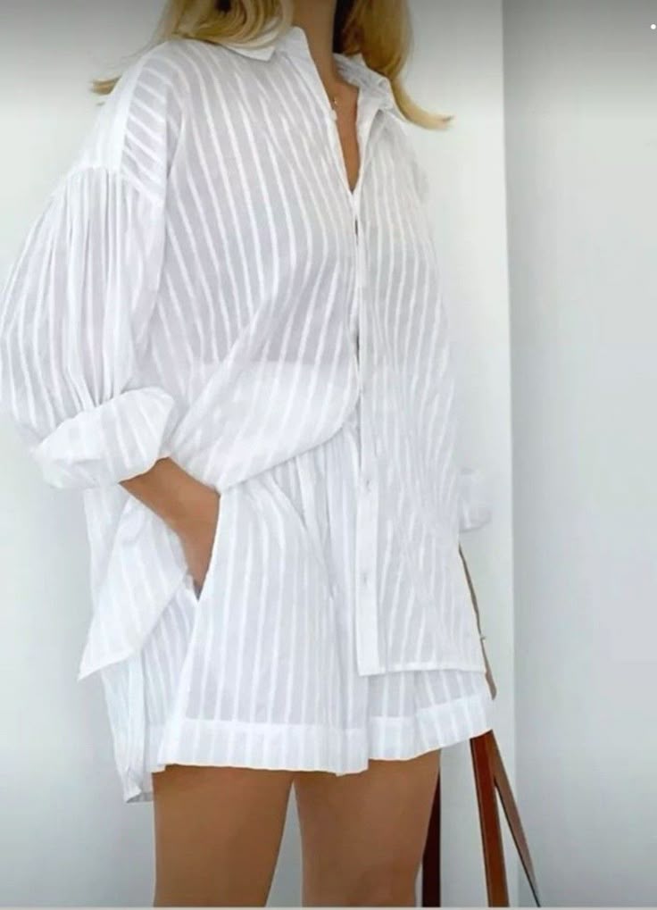 Loose linen top and short for summer in Dubai